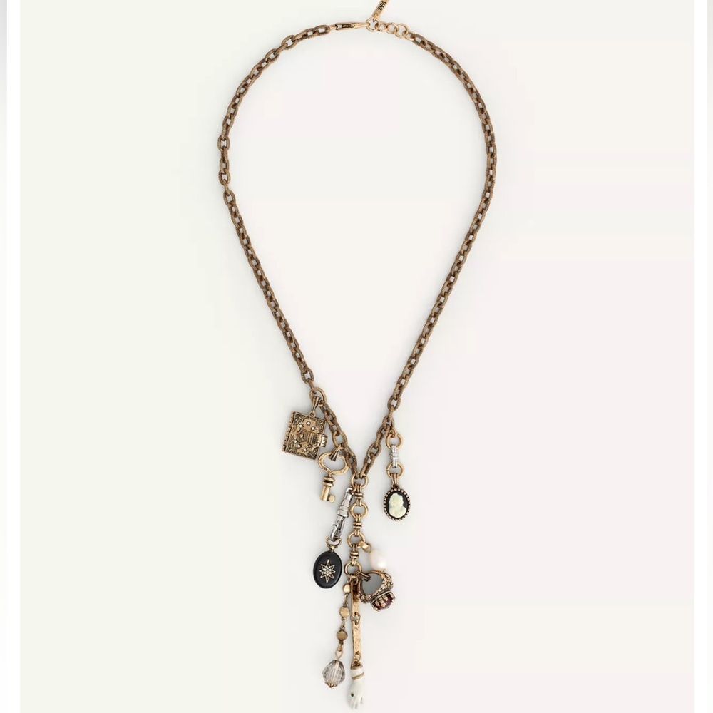 Zara MULTICHARM NECKLACE LIMITED EDITION
Vintage Gold Charm Necklace